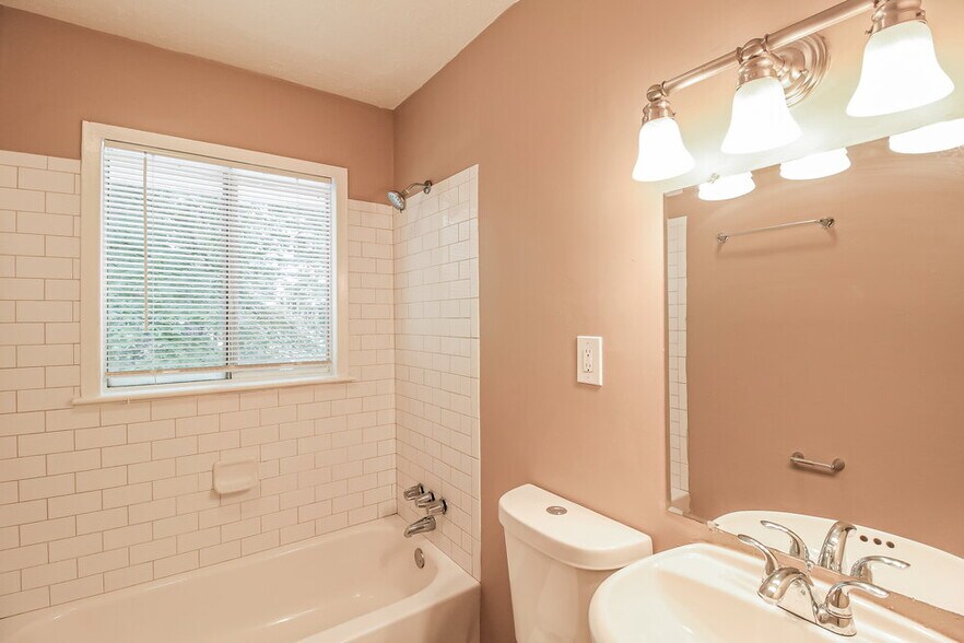 Building Photo - 10192 Port Royal Ct