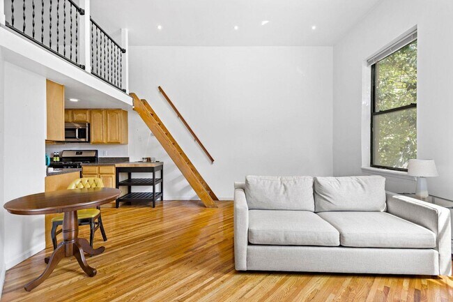 Building Photo - 174 Grand St