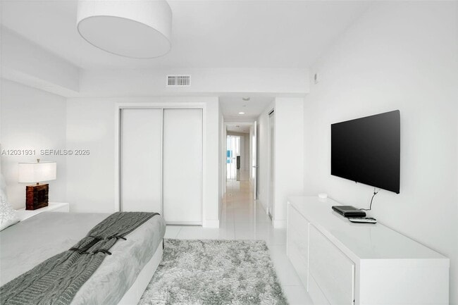 Building Photo - 2711 S Ocean Dr