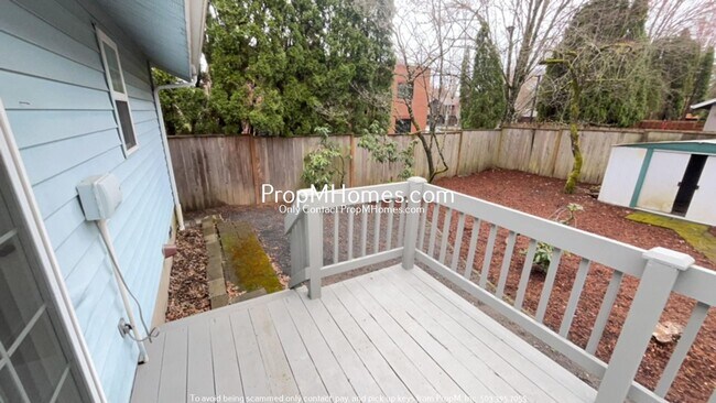 Building Photo - Lake Oswego Two Bedroom Home - New Updated Kitchen Coming Soon!