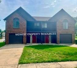 Building Photo - Large 2 Bedroom/1 Bath Duplex in Lee's Summit