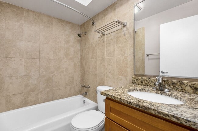 Building Photo - Reside on Stratford