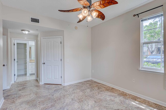 Building Photo - 9833 Baywinds Dr