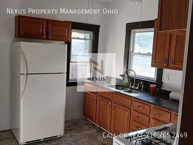 Building Photo - 10609 Bernard Ave