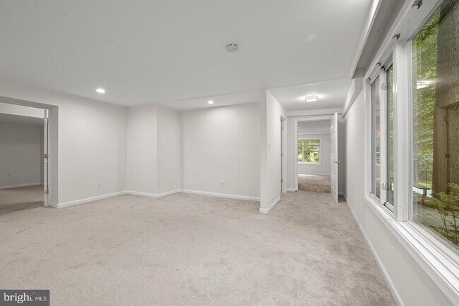 Building Photo - 10600 Vantage Ct