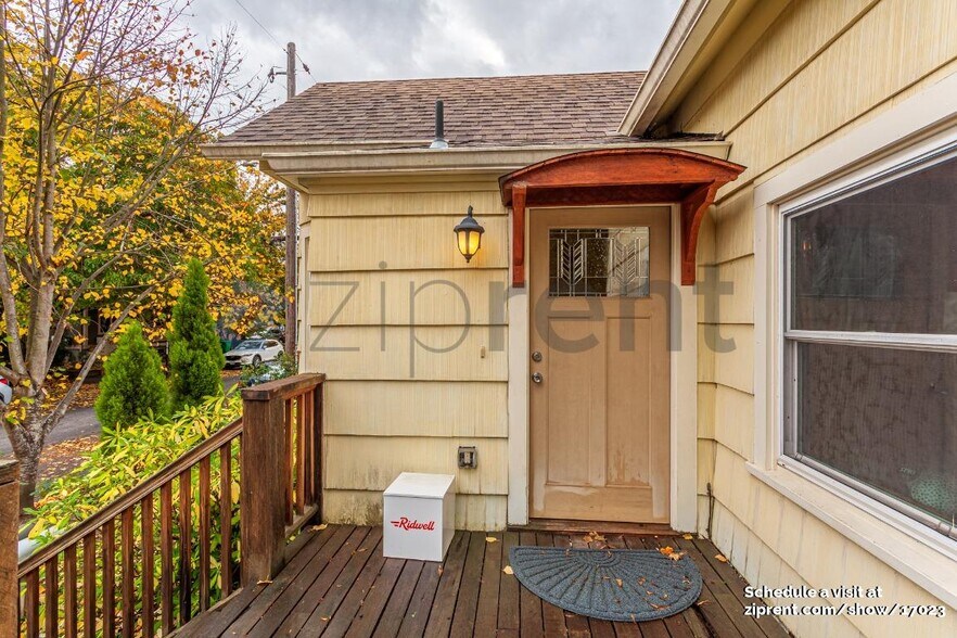 Building Photo - Unit A