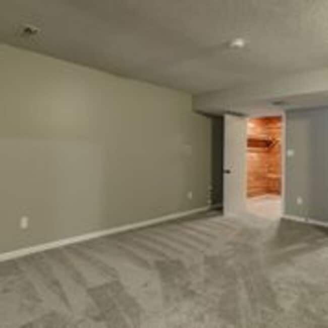 Building Photo - 1510 Woodrail Ave