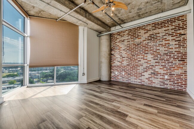 Building Photo - 1001 Belleview St
