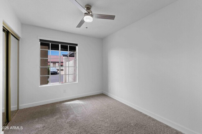 Building Photo - 2118 E Center Ln