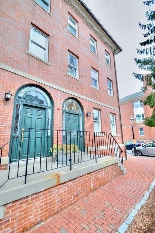 Building Photo - 21 Main St