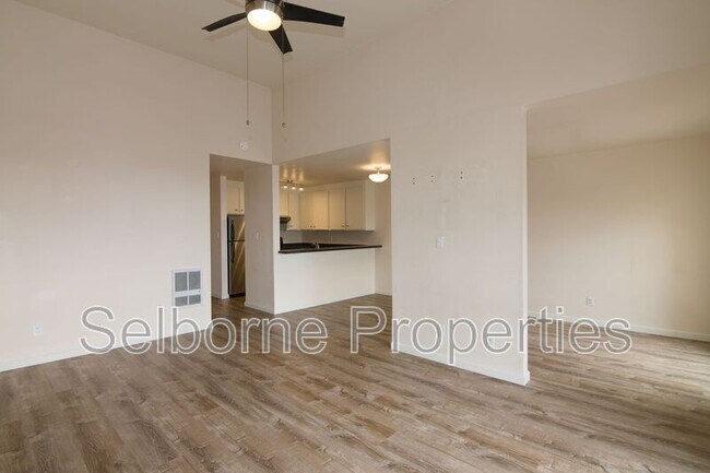 Building Photo - 765 Rand Ave