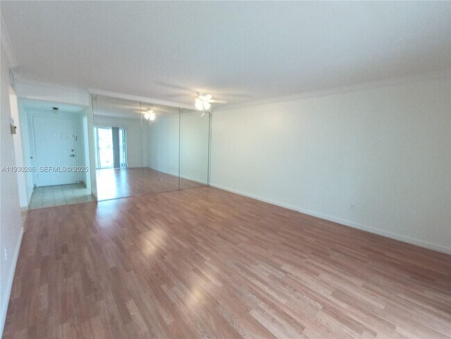 Building Photo - 450 Golden Isles Dr