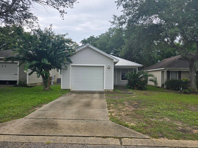 Building Photo - 7720 Lola Cir