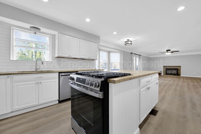 Building Photo - 96 Chenango Dr