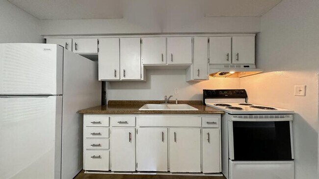 Building Photo - 6420 S Adelia Ave
