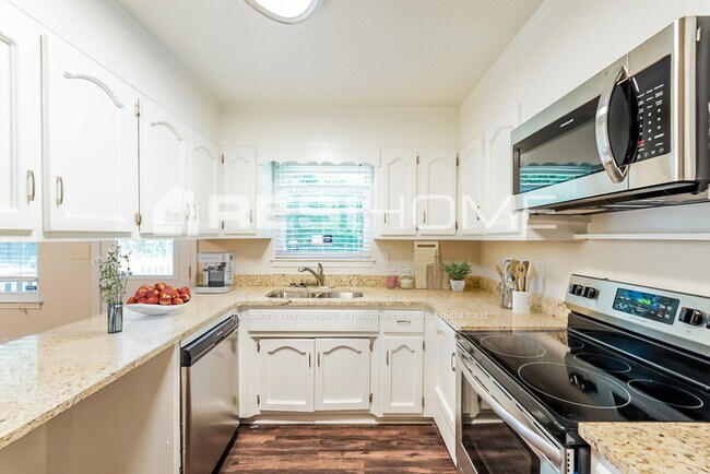 Building Photo - 1115 Shadow Creek Dr Ne