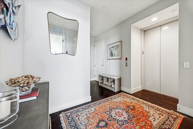 Building Photo - 2727 Kirby Dr