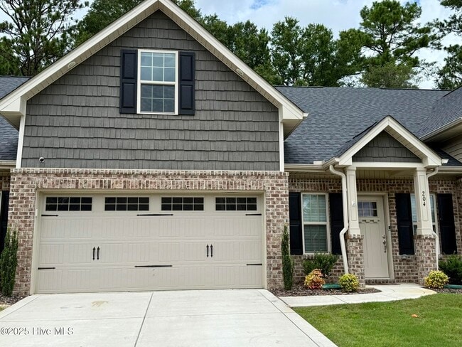 Building Photo - 204 Backspin Ln