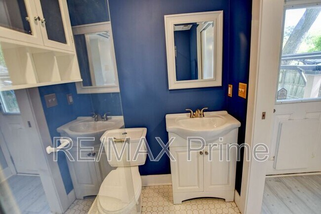 Building Photo - 7304 Major Ave