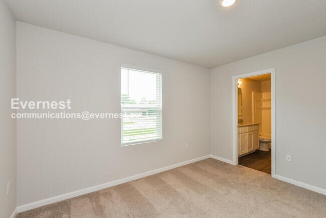 Building Photo - 5 Bed/3 Bath Home with Fenced Yard / Pet-friendly / Coming Soon!