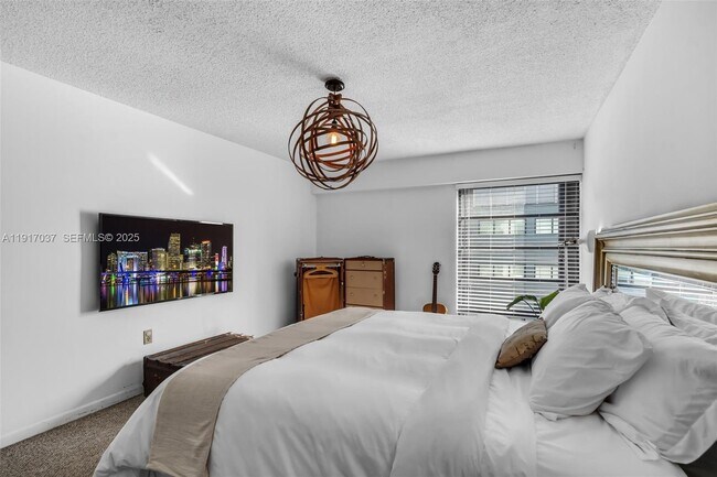 Building Photo - 575 Crandon Blvd