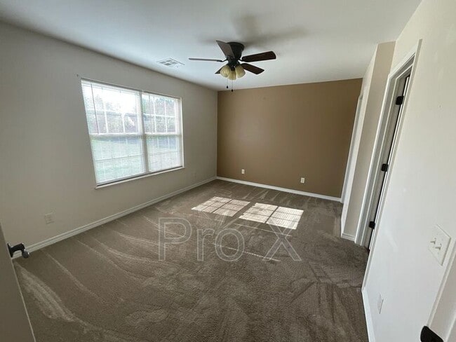 Building Photo - 408 Carson Way