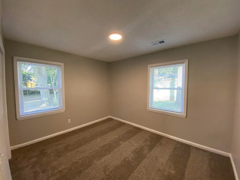 Building Photo - 108 Parkway Dr