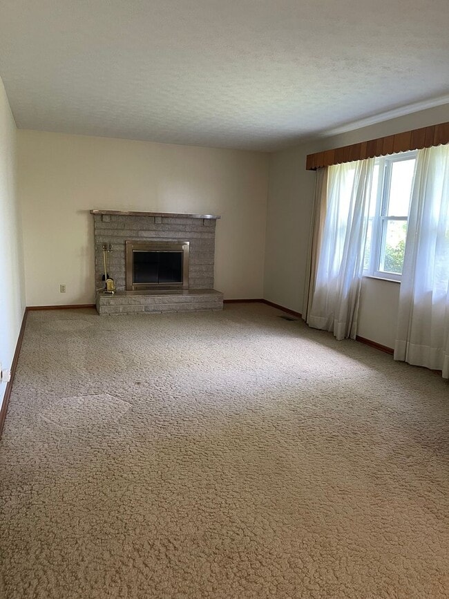 Building Photo - Location & Convenience!!! GREAT BASEMENT!!!!