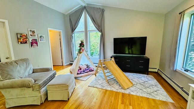 Building Photo - 96 Old Pascack Rd