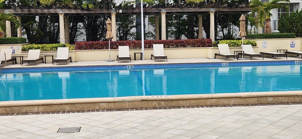 Building Photo - 5600 Collins Ave