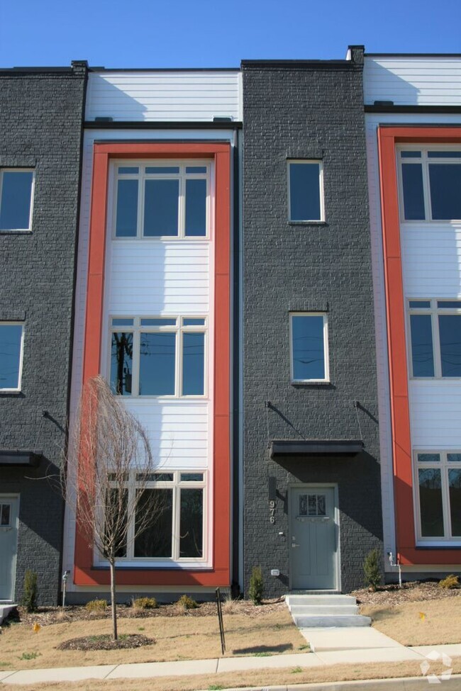 Building Photo - Youngs Lane Luxury Townhome