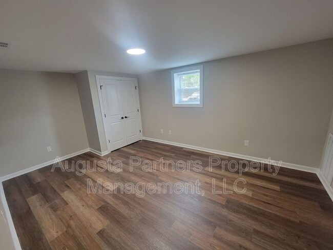 Building Photo - 322 N Hicks St