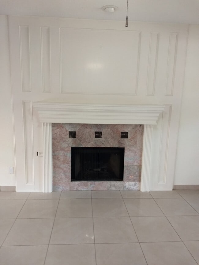 Building Photo - 7211 N Hearthstone Green Dr