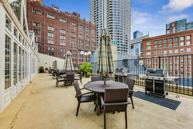 Building Photo - 111 E Chestnut St