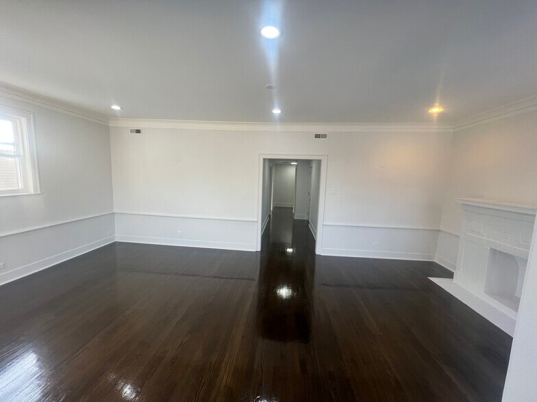 Building Photo - 7220 S East End Ave