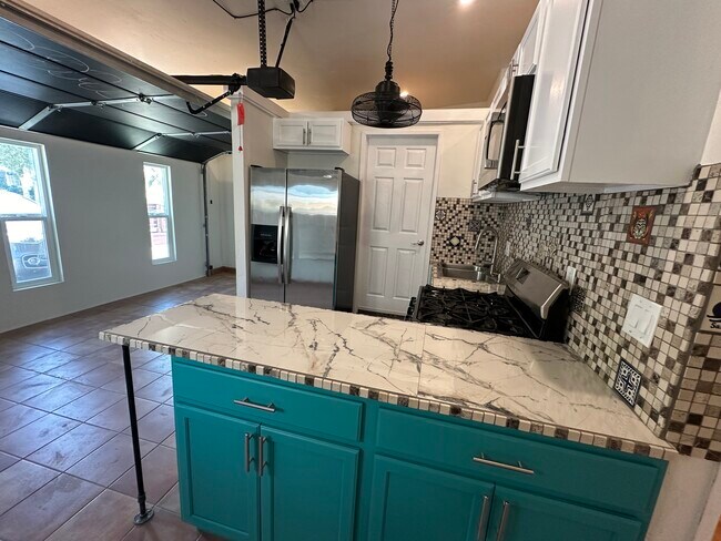 Building Photo - 3822 Polaris Dr