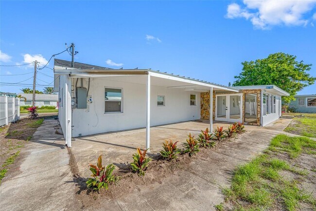 Building Photo - 7930 Causeway Blvd S