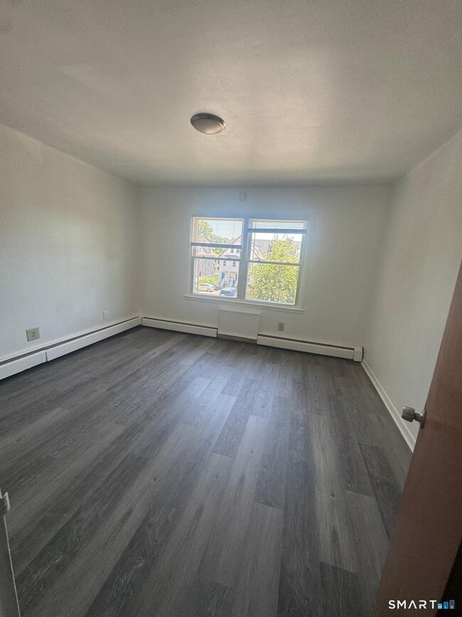 Building Photo - 155 Birdseye St