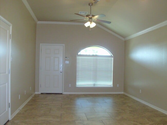 Building Photo - 3/2 Duplex off Bunny Trail Killeen - Text 201-231-7228 for more details