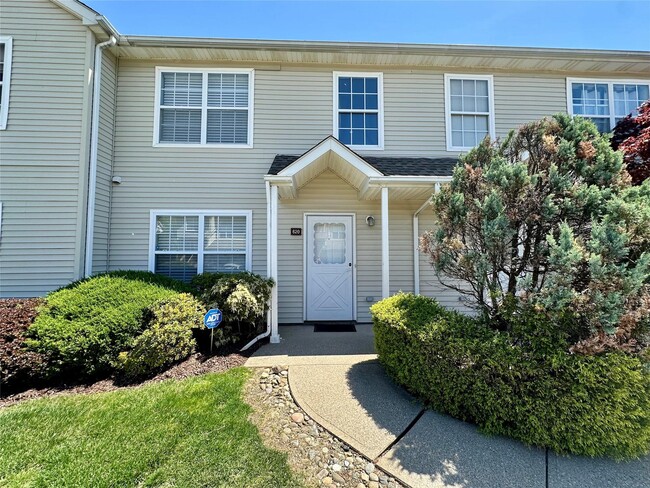 Primary Photo - 620 Crab Apple Ln