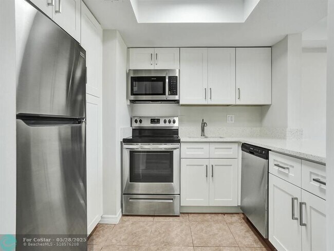 Building Photo - 8503 NW 35th Ct