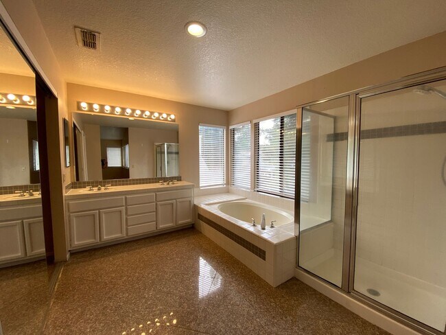 Building Photo - Spacious 2-Story in Laguna Park Village