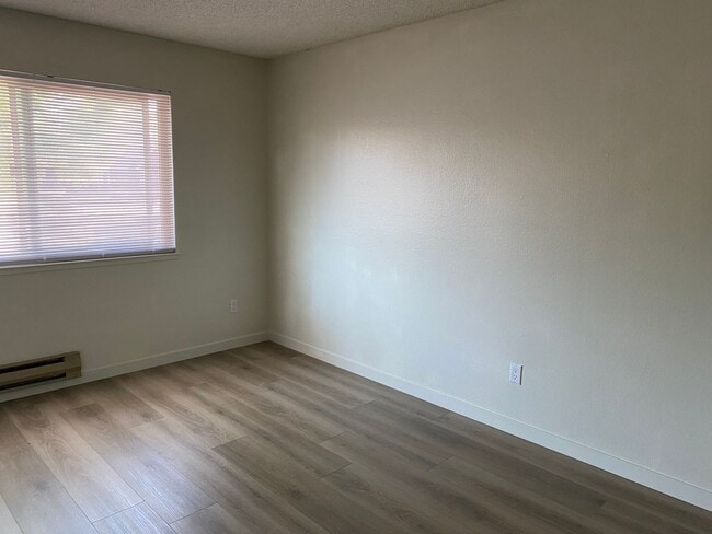 Building Photo - 1481 Parkway Dr