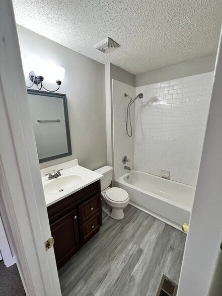 Building Photo - 575 Heritage Ct