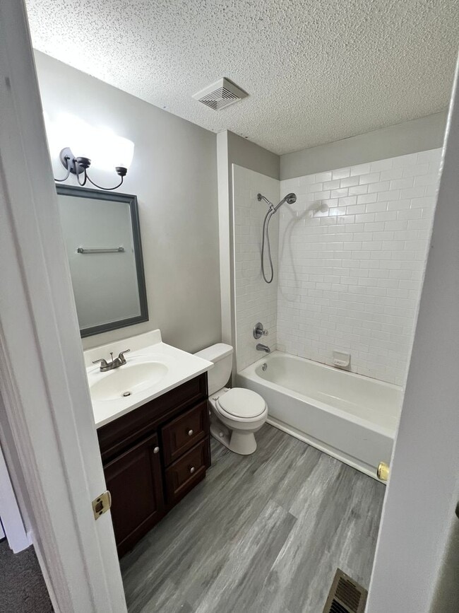 Building Photo - 575 Heritage Ct