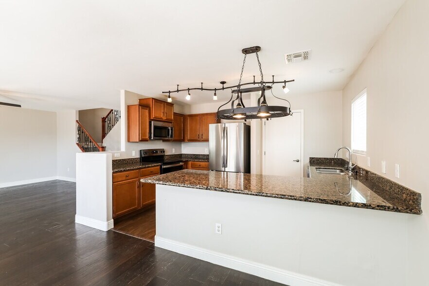 Building Photo - 7655 W Tight Line Dr