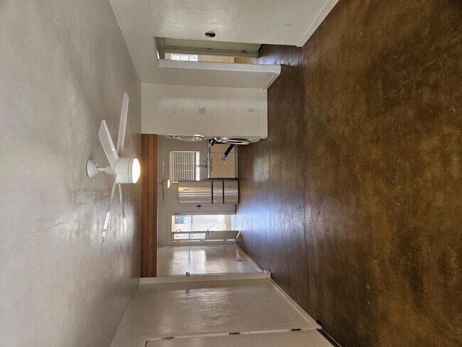 Building Photo - 802 W Turney Ave