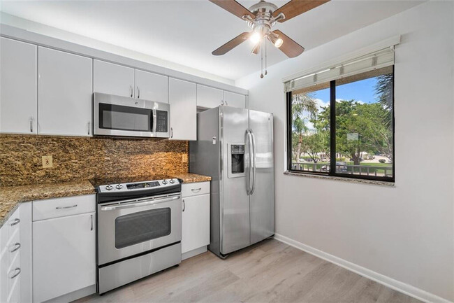 Building Photo - 6181 Balboa Cir