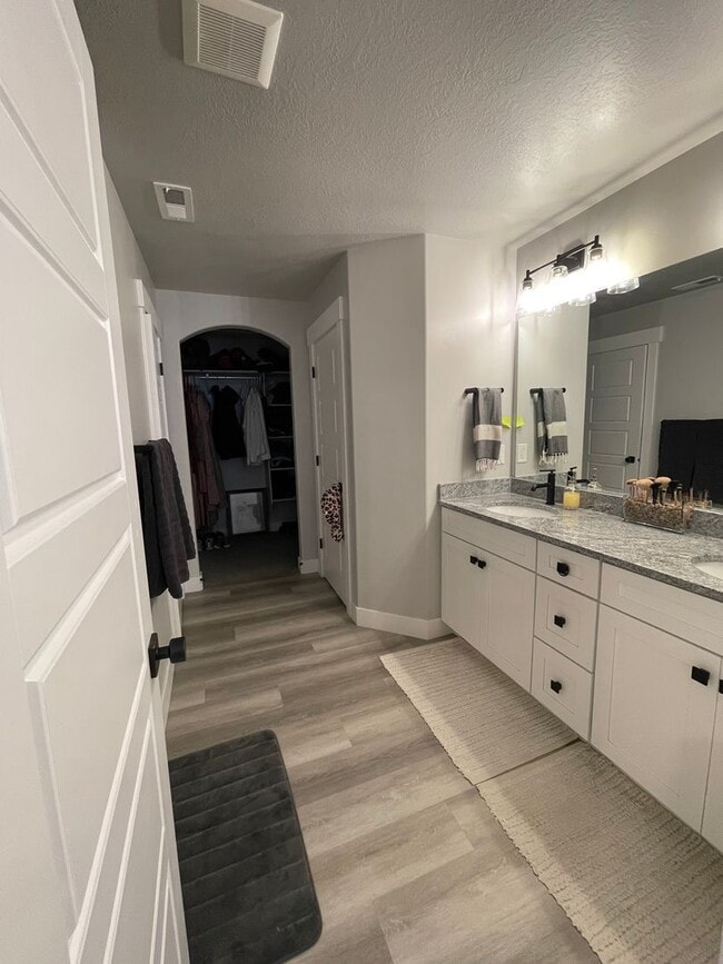 Building Photo - 3 Bed / 2.5 Bath Beautiful Lehi Home – $2,...