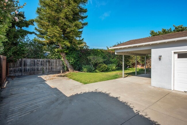 Building Photo - Charming Mesa Farmhouse with Modern Upgrad...